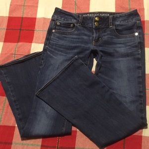 American Eagle Size 4 short Artist Jeans